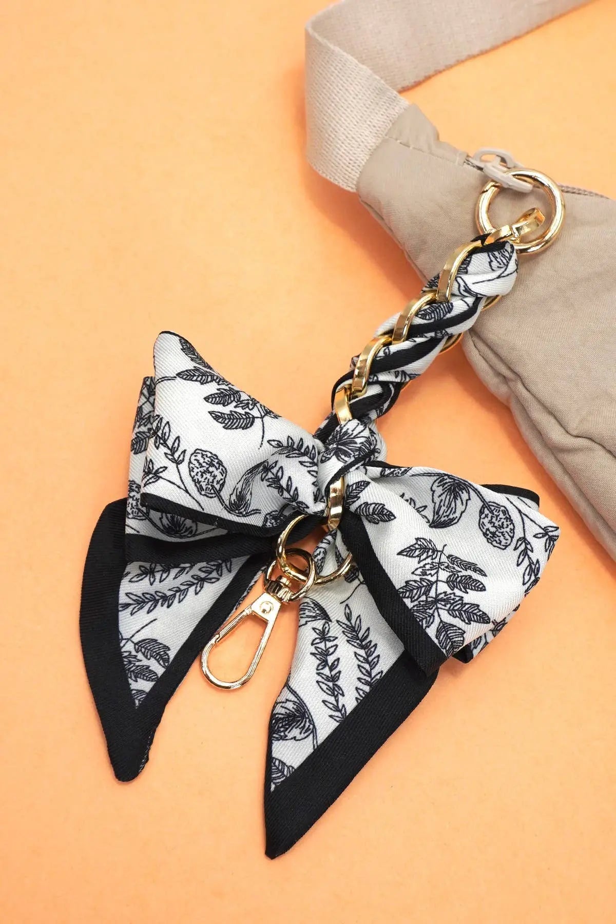 VINTAGE FLORAL SILK BOW BAG CHARM KEYCHAIN | 40KC148: Black JOSSLYN by wall to wall