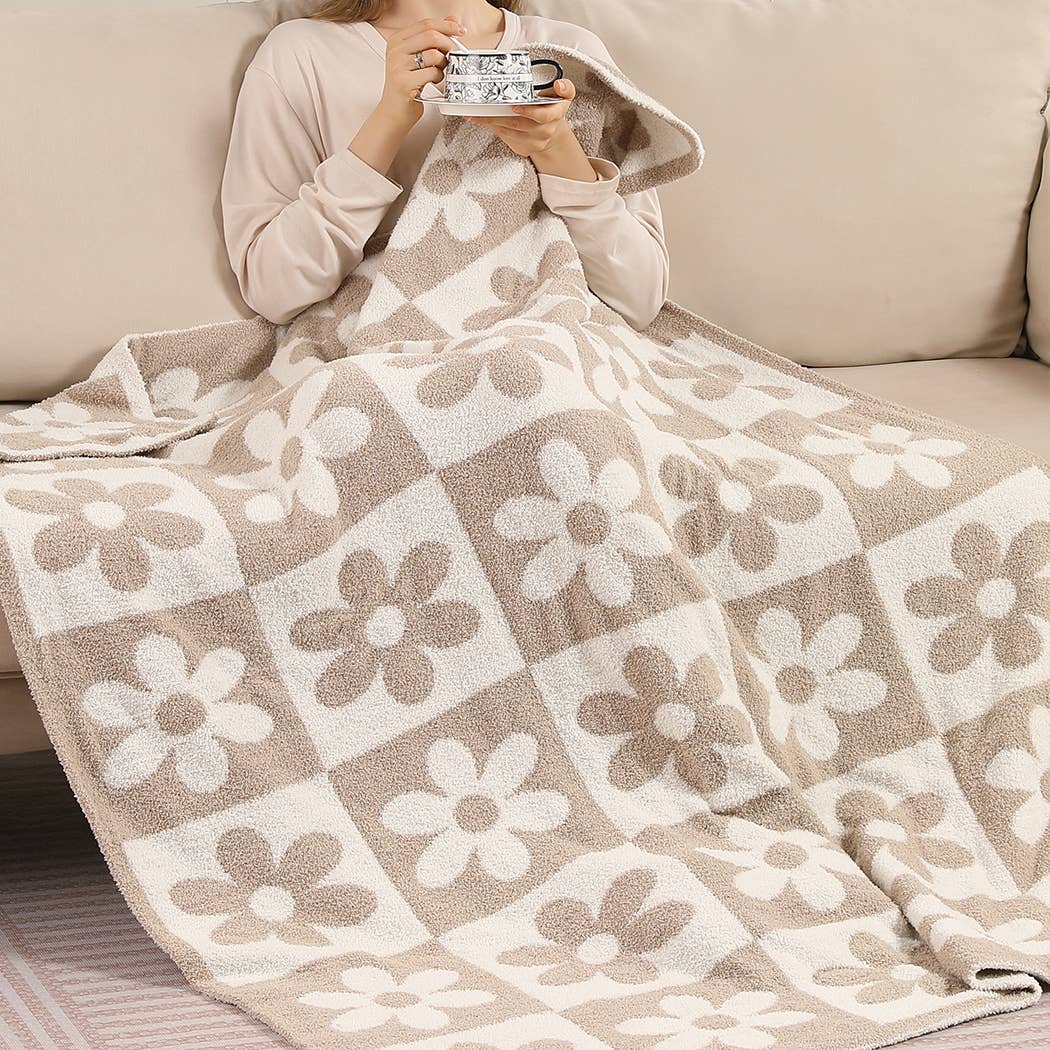 DAISY AND CHECKERED Print Soft Cozy Throw Blanket: BEIGE / ONE SIZE Fashion City