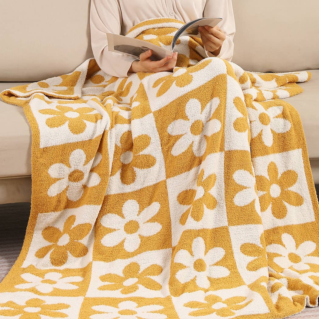 DAISY AND CHECKERED Print Soft Cozy Throw Blanket: BEIGE / ONE SIZE Fashion City