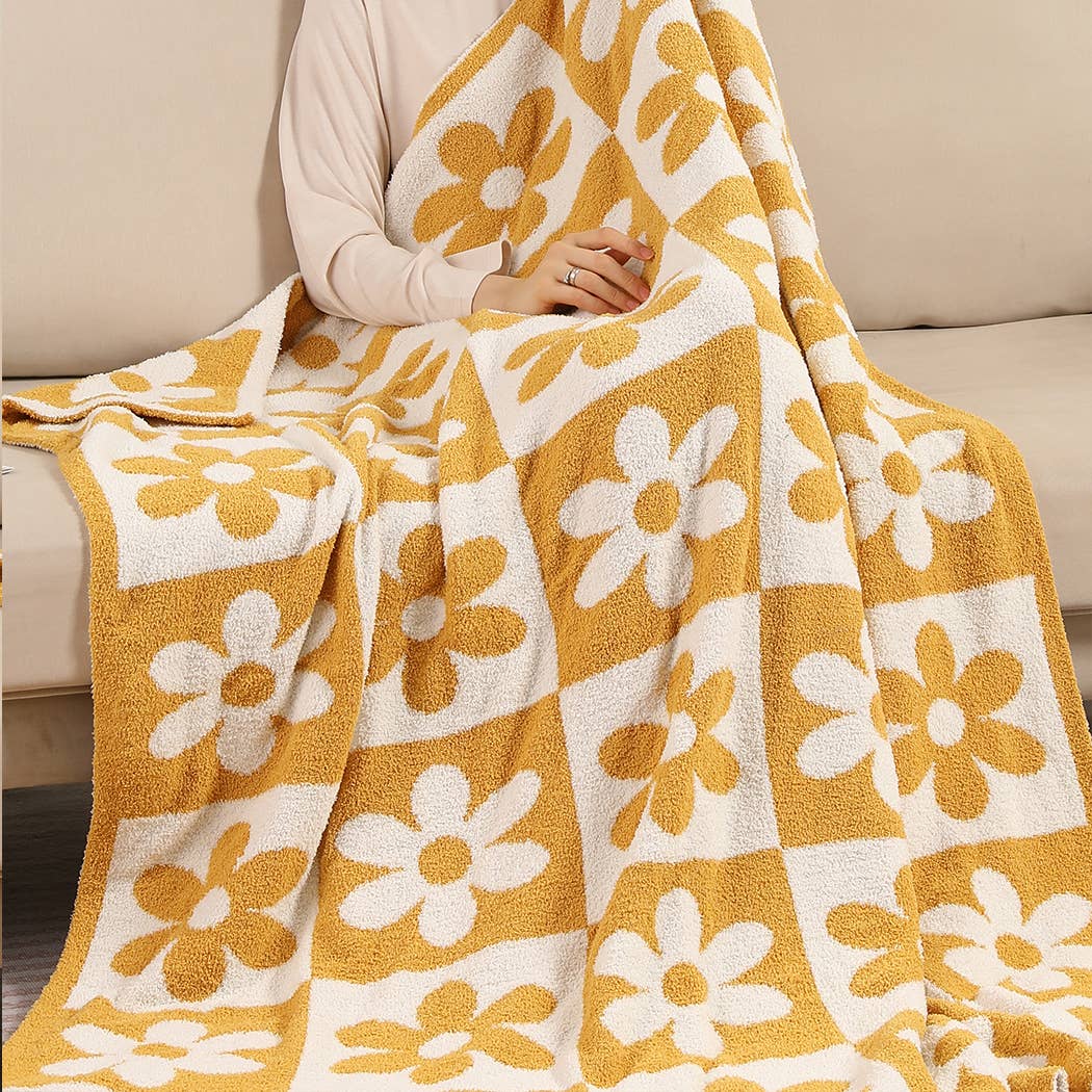 DAISY AND CHECKERED Print Soft Cozy Throw Blanket: BEIGE / ONE SIZE Fashion City