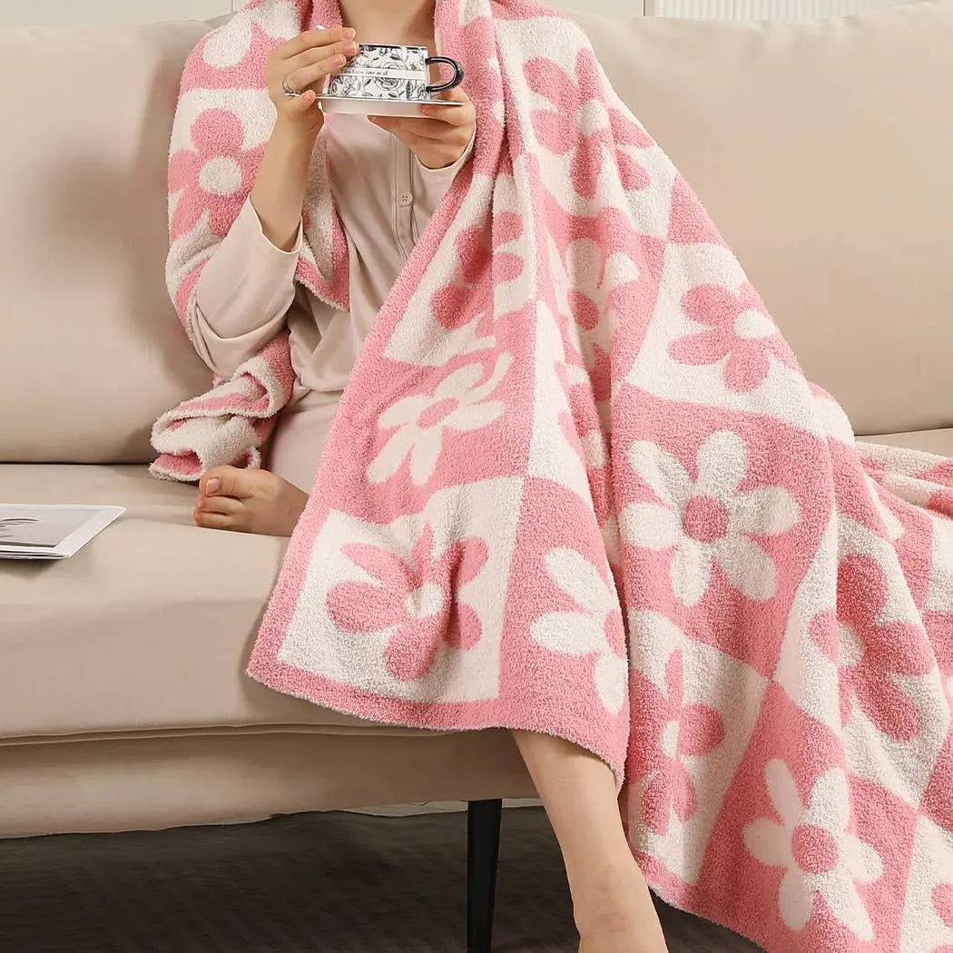 DAISY AND CHECKERED Print Soft Cozy Throw Blanket: BEIGE / ONE SIZE Fashion City