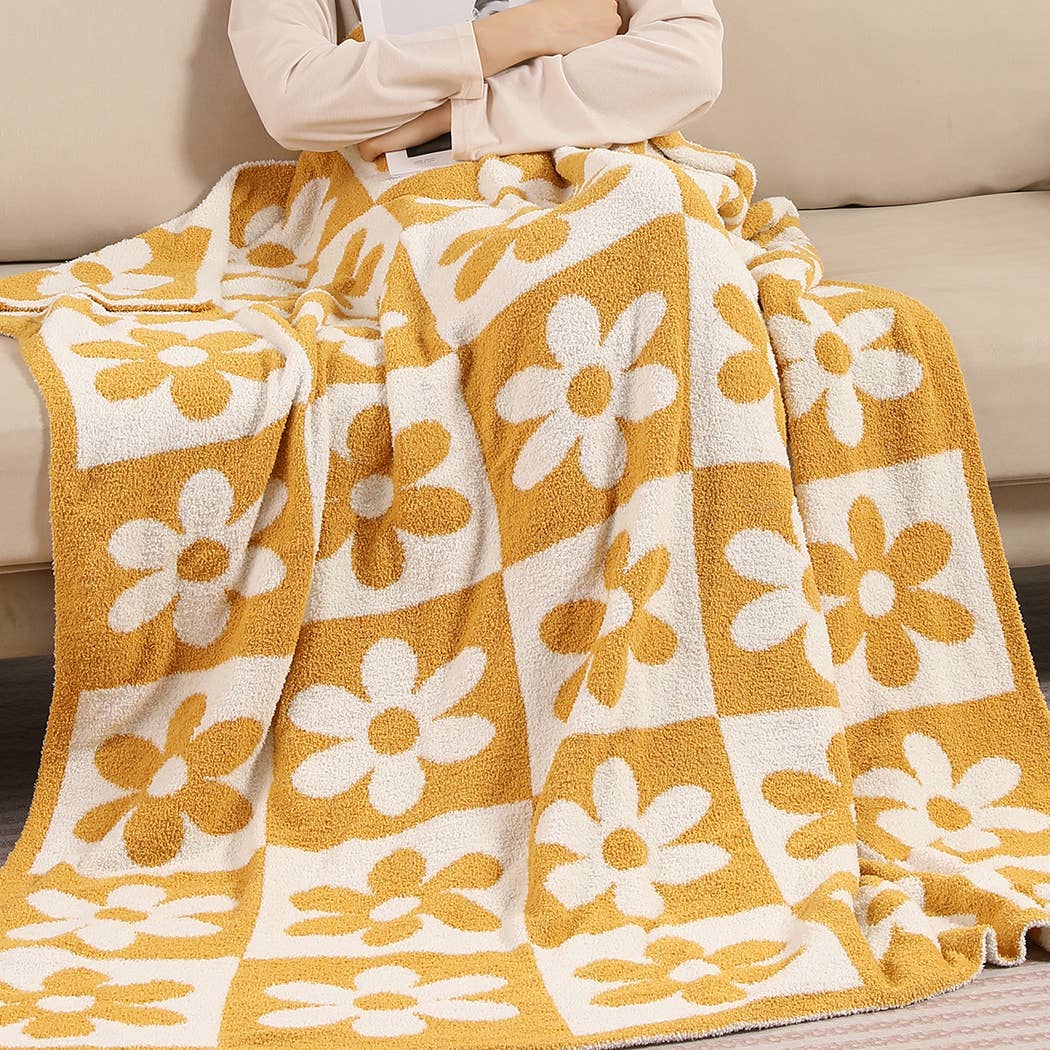 DAISY AND CHECKERED Print Soft Cozy Throw Blanket: BEIGE / ONE SIZE Fashion City